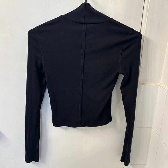 Aritzia black mockneck cropped, form fitting, XS - Picture 2 of 2